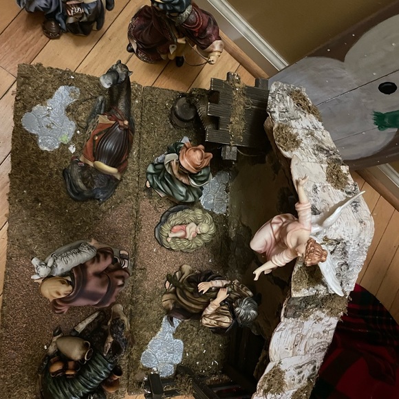 Sams Club Brand Lg. Christmas Porcelain Manger Scene w/instructions 11 piece set - Picture 3 of 16